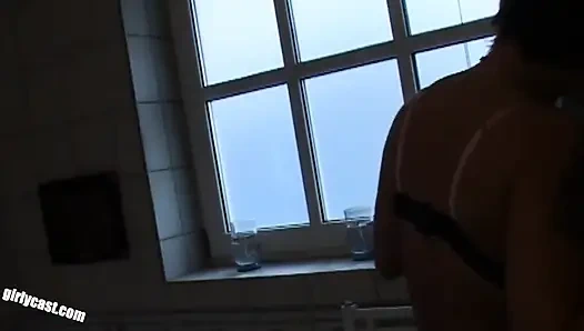 Jojo duşta seks yaparken yakalandı