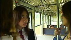 Le migliori 3 ragazze giapponesi che si baciano con la lingua nella scena del sesso