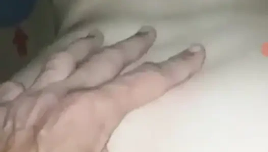 Cewek ini muncrat berkali-kali sampai dia menggoyangkan tubuhnya untuk sensasi yang dia dapatkan dari kontolku