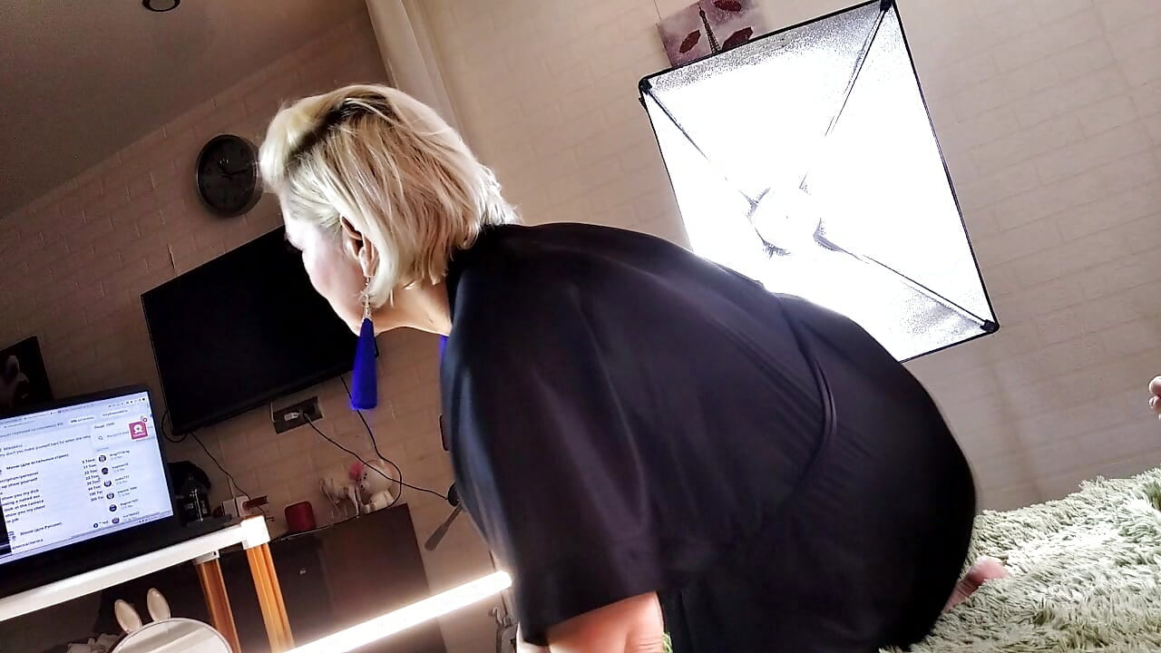 An adult girl and cock-1001 .!. ))