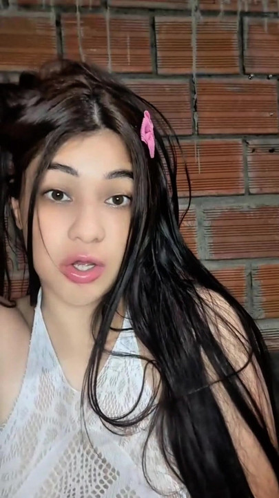Porn actress yuliethgomez masturbates