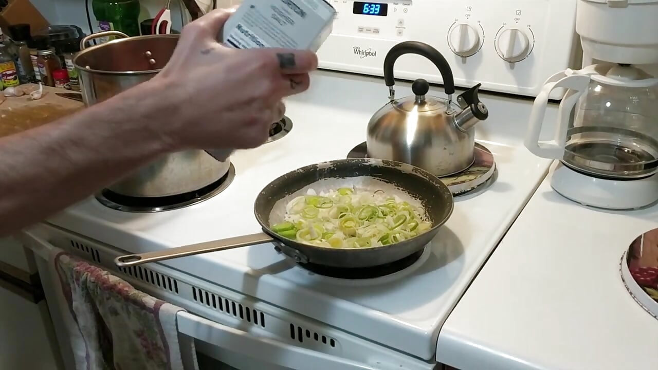 Sperma keitetty 3 purjochiliä öljyllä Handjob