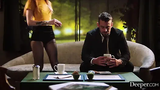 Lebih. Madi collins si cewek mungil rambut merah nggak bisa berhenti muncrat saat seks anal