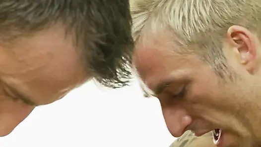 Blonde babe gets double penetration