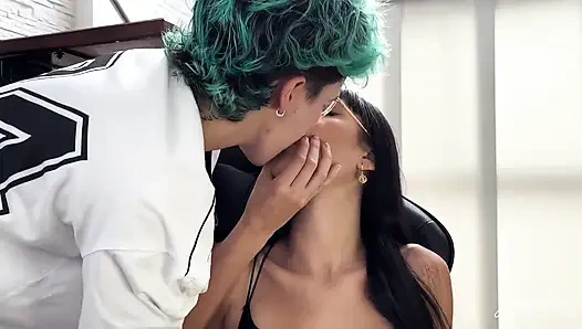 KAMU PUNYA MEMEK TEBAL!!