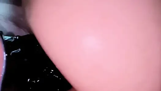 Так я узнал, что женился на королеве группового секса