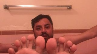 Male feet Latino! Pies de joven