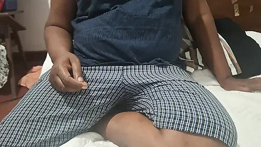 Üvey anne soyunuyor ve çok seksi bir aşk