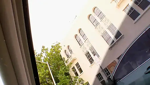 Sevimli genç kız sikiliyor ve sert sikiliyor