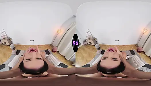 Dude Pounds Milena Ray After Spotting Her Bare Pussy - TmwVRnet