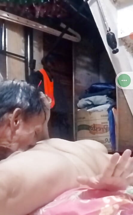 Pemakan memek aduhai favorit semua waktu ngeliat kamu teman-temanku