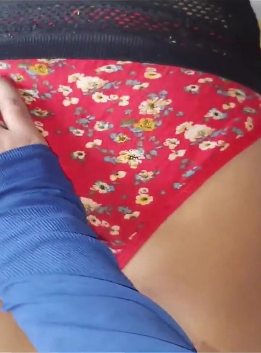 Studentă cu cur perfect cu fundul săltăreț și țâțe mici este futută pe la spate! Cuplu de amatori cu sex rapid