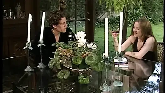 Brünette schönheit bekommt ihre super nasse muschi geleckt und lang gestreichelt Dann fickt sie