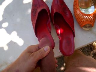 Cumshot in sexy top-heels shoes