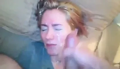 spray her face
