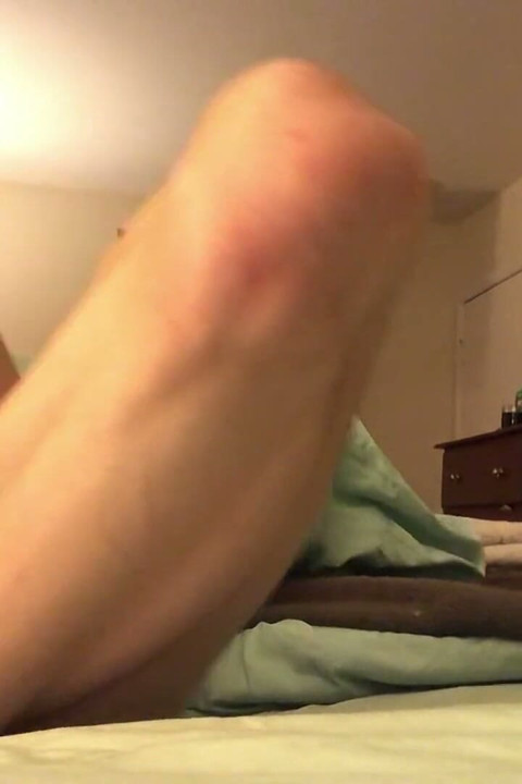 Masturbándose con Twink Justin