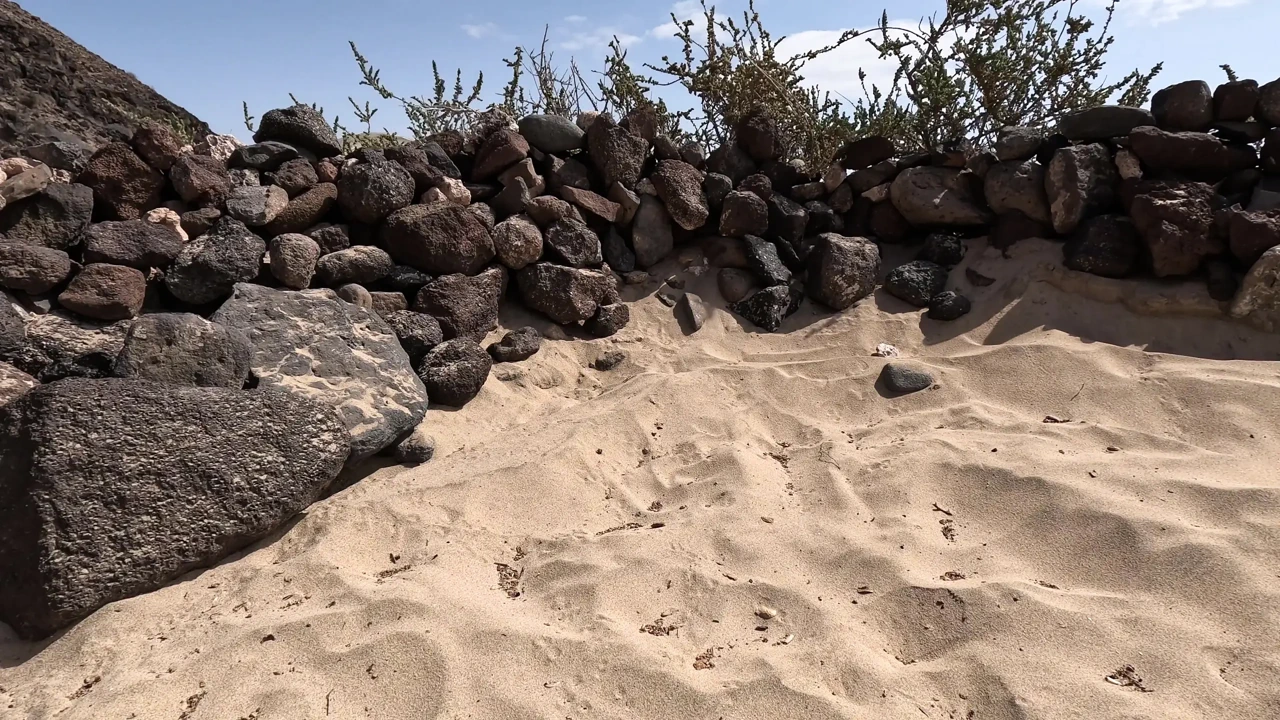 忍不住, 在公共海滩上的小便