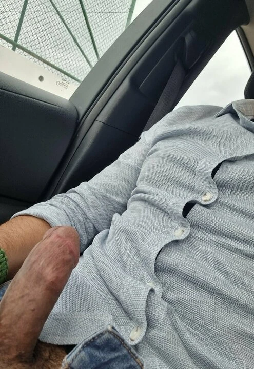Everline Marcel porn video – Marcel masturbating using car