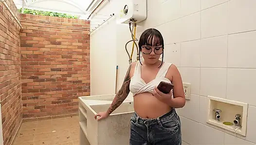 I'm fucked by the worker my stepmom hired - cumshot in the mouth