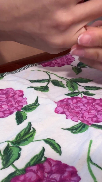 手部特写：文件、吹箫、戒指试穿