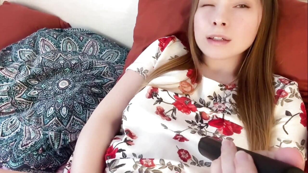 Flirtwithsb Baby Plays with a New Toy Flirttwithsb and Jerks off Pussy