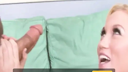 Ibu rumah tangga kepergok adegan-3_housewife cewek semok rambut pirang suka banget dicrot di atas