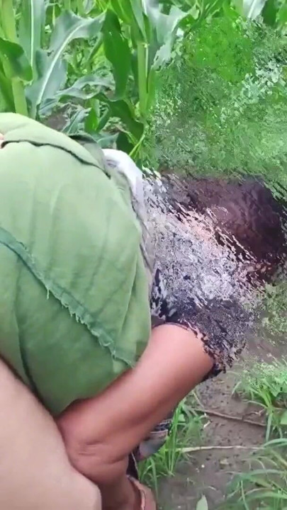 Indian desi girl outdoor sex with brother in law doogy | Clip 1