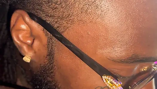 Мой муж лижет мою киску, пока я не кончу