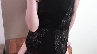 Une MILF belge sexy en lingerie s'offre au 7e paradis