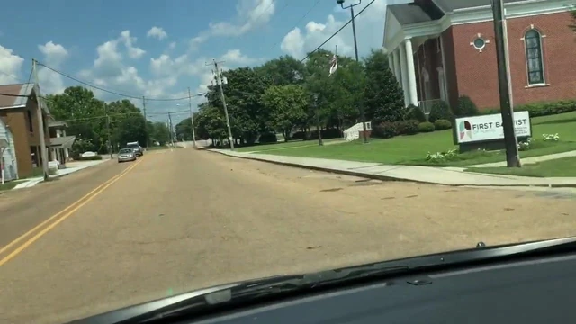 Fucking her pussy in public