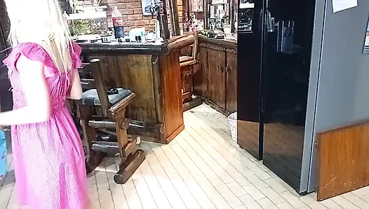 Ich ficke den kühlschrank, während mein freund zuschaut