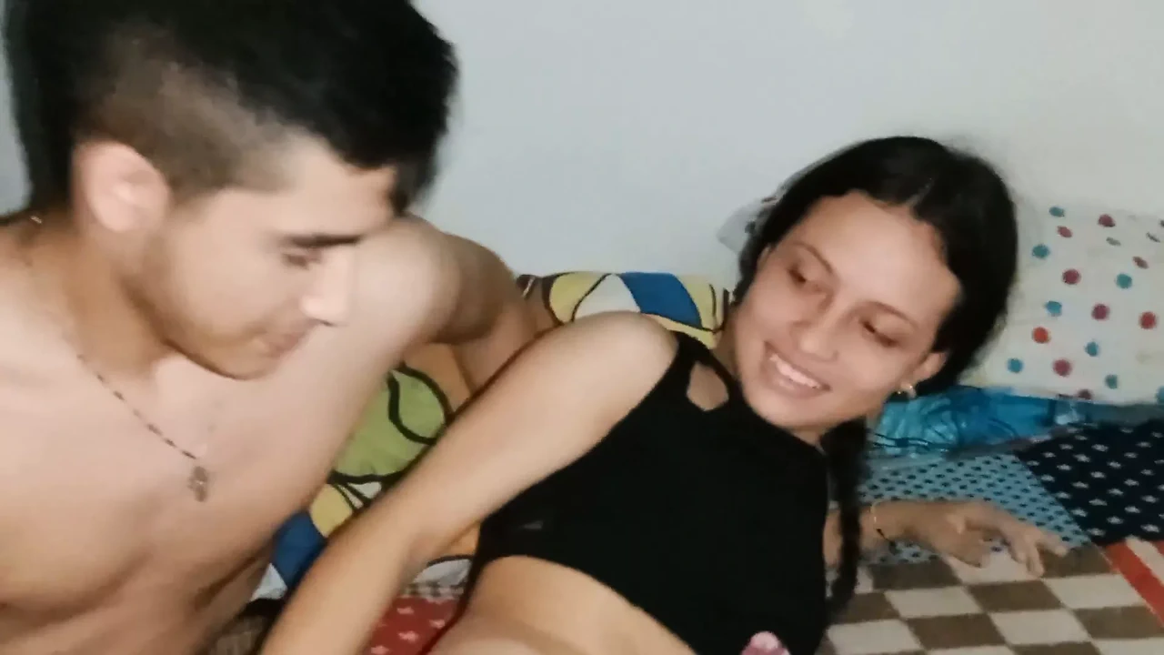 我的继妹躺下，我操了她（第1部分）