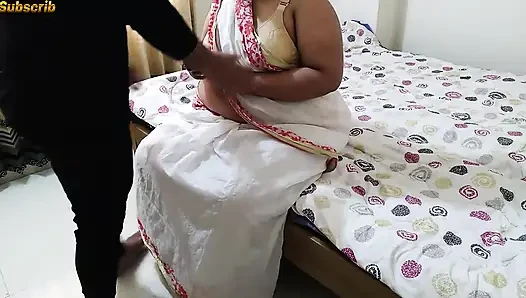 Tetangga melucuti kain sarinya & dientot di ranjang - tante india
