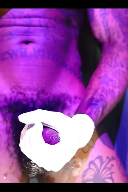 عبادة الديك الأسود المشعر الكبير هللويا جونسون (كما هو موضح أعلاه أدناه)