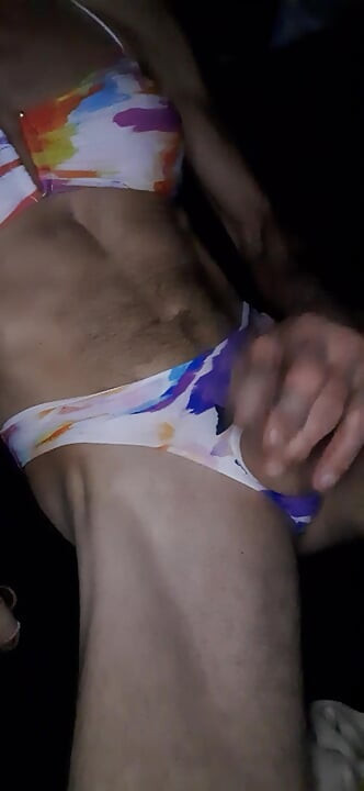 Cdmichelle Memakai Pakaian Renang Berwarna-warna Yang Dilihat