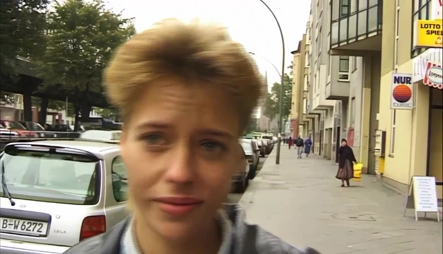 lesbe mit grossen titten geht fuer geld mit zum casting und steckt sich vibrator in die pussy
