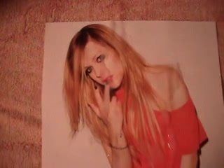 Avril Lavigne с спермой №1