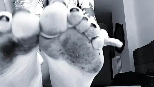 Эй, детка, остановится и наблюдай за моими ступнями