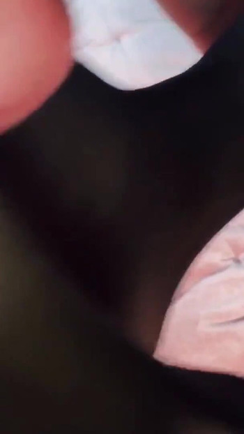 Die wunderschöne lilu moon gibt footjob mit großem schwanz in strumpfhosen vor leidenschaftlichem analficken | Clip 2