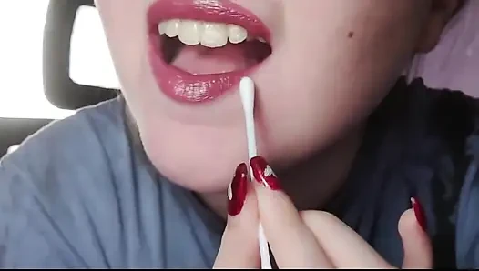 Fetish bibir dan lipstik