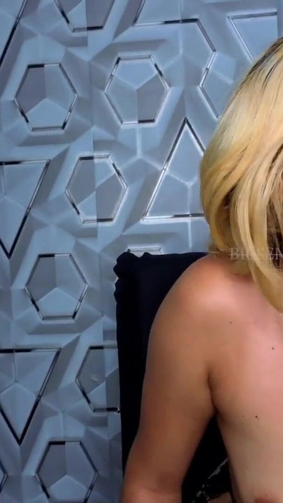 Crache-moi le visage et baise-moi le cul - mari cocu | Clip 2