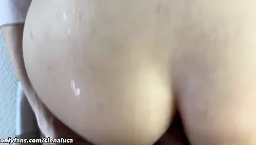 Yakın çekim anal sıkı göt deliğime biraz daha derine gitti, göte dölleme