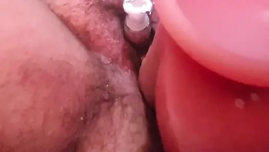 Mit einem leckenden vibrator kommen