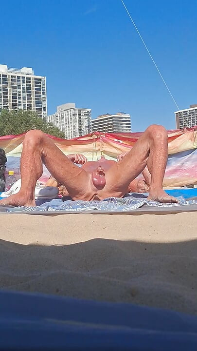 Key West oiled up using his new huge dildo at the beach