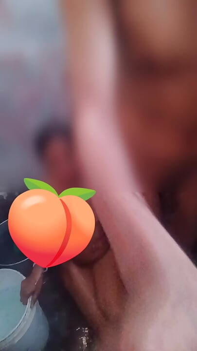화장실 펀자브 오디오로 보지 근접 촬영 펠라 소년의 엉덩이 핥기