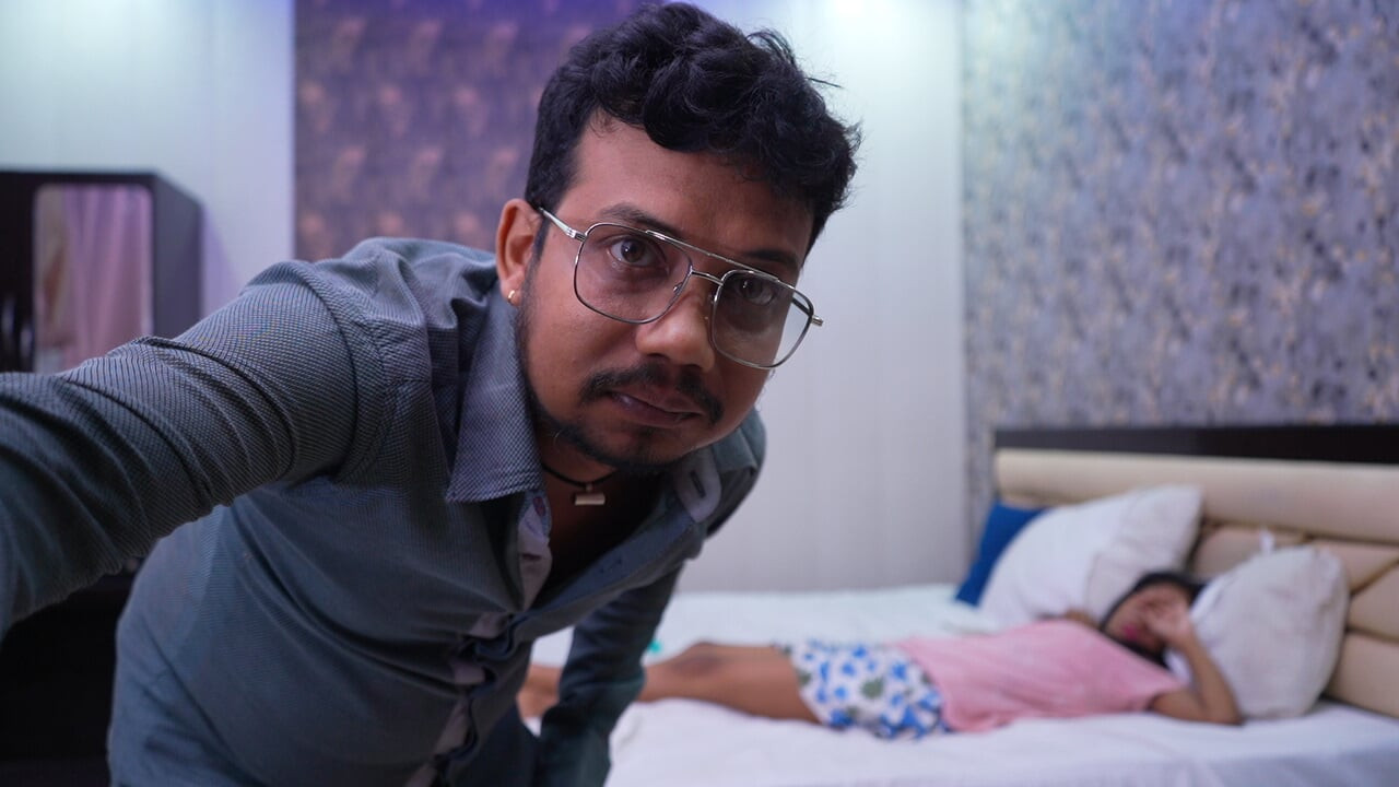A cheating Indian husband MMS his girlfriend and had strenuous sex with her.