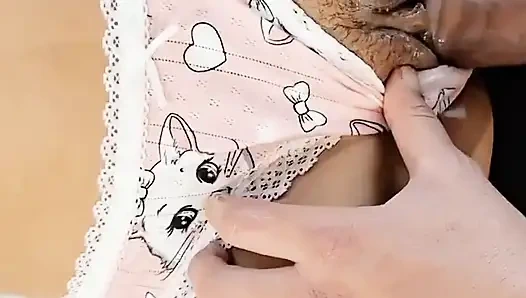 "Isi aku dengan susu dan berikan padaku dengan keras" gadis kurus ini suka besar