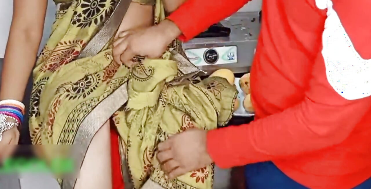 Indian desi aunty show our hot boobs in kitchen our husband wents to come sex