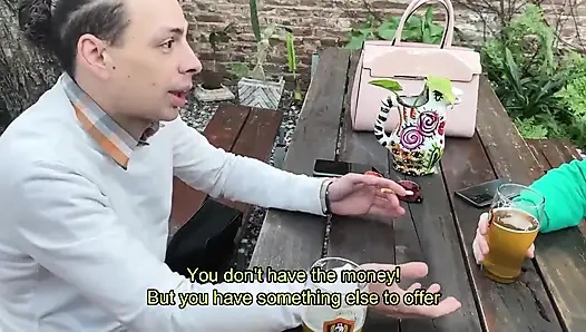 Cowok ini rela ngajuin istrinya untuk bayar hutang