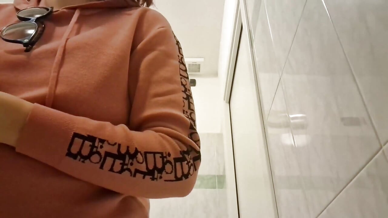 美しいおしっこおなら、ショップや公衆トイレでのストリップティーズ スーパーセクシーなメガコンピレーション